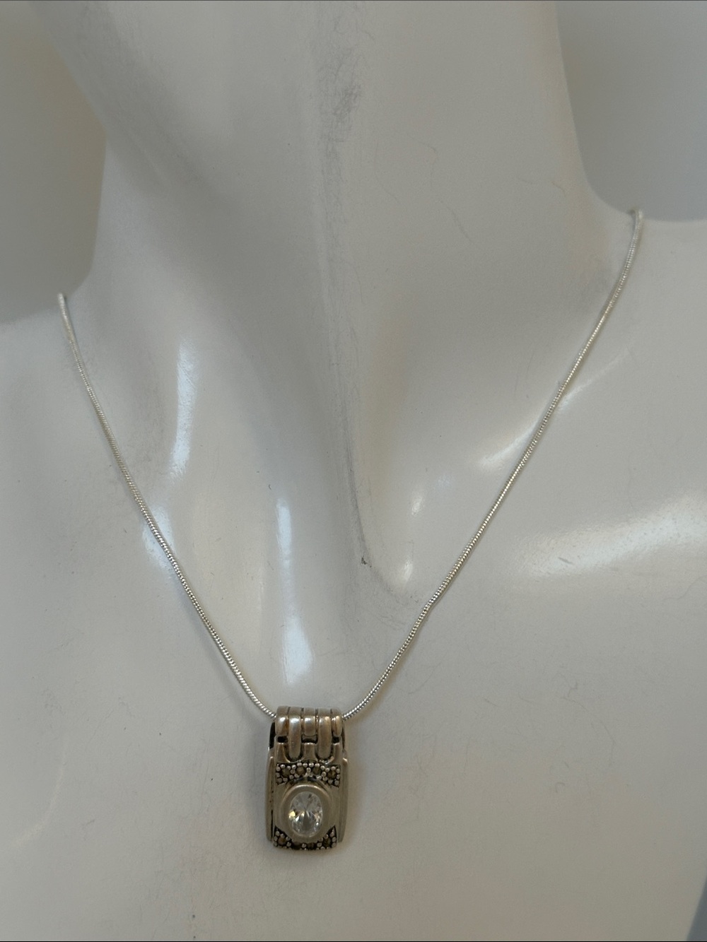 Elegant 925 Sterling Silver Pendant Necklace with Clear Stone